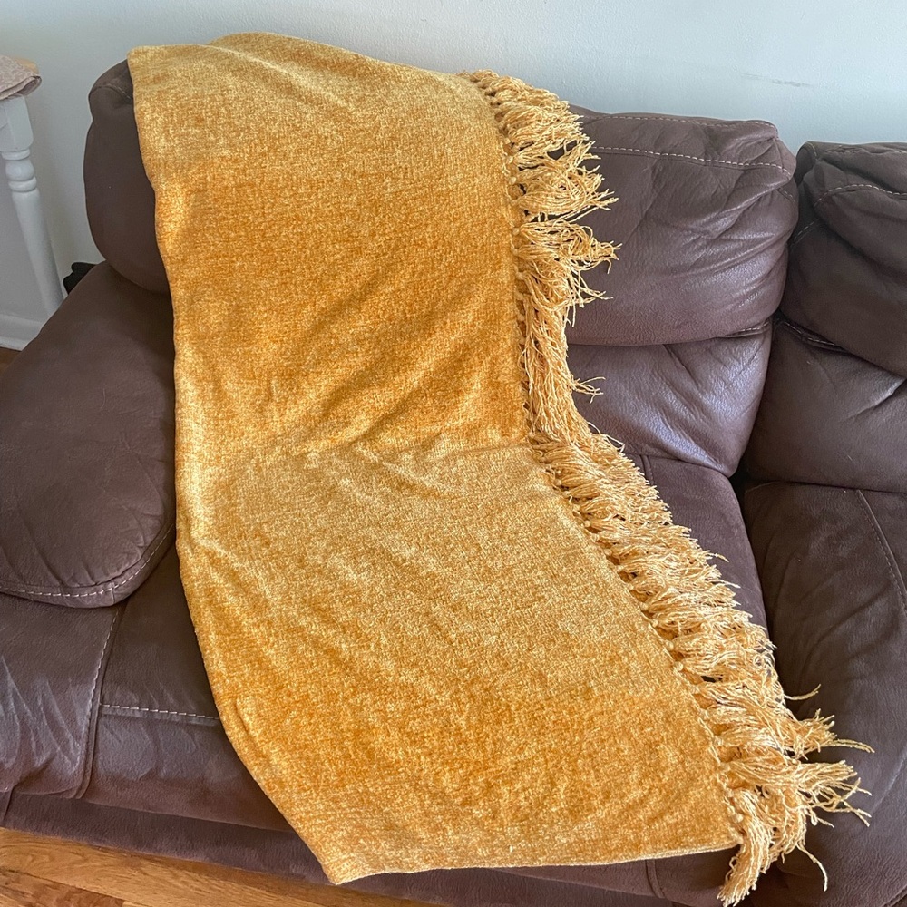 •PAVILIA. Chenille throw with fringes, for sofa or bed